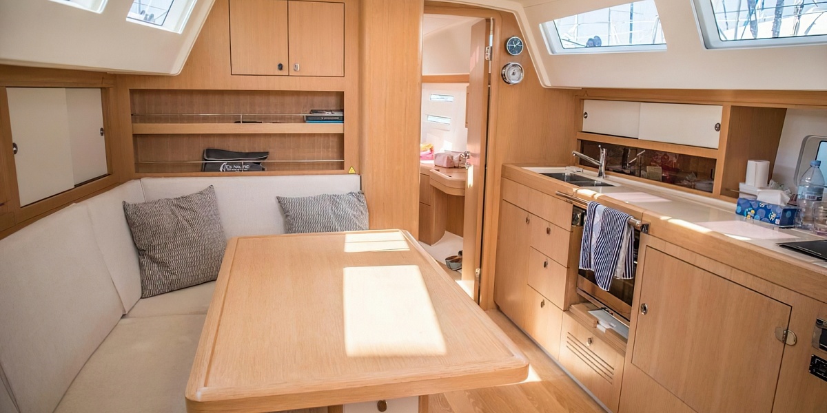 Продается парусная яхта AZUREE 41